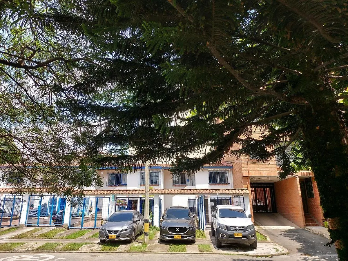 Casa Barrio Poblado Sector Manila - Parking Apartment Medellin