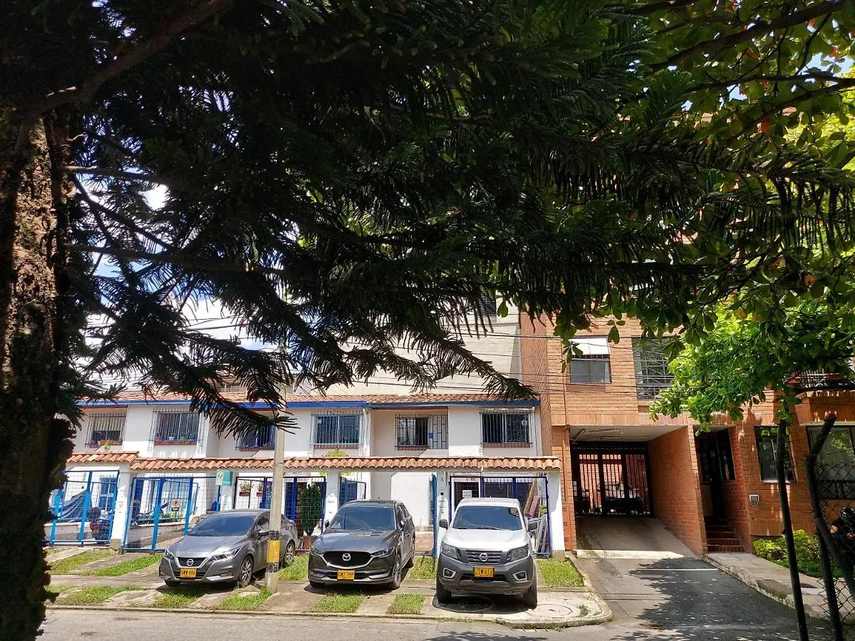 Casa Barrio Poblado Sector Manila - Parking Apartment Medellin