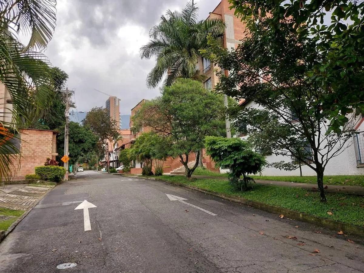 Casa Barrio Poblado Sector Manila - Parking Apartment Medellin Colombia